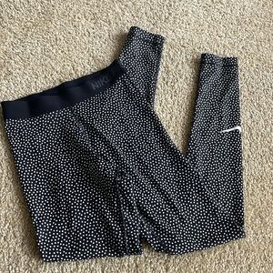 XS NIKE dri-fit fleece lined running leggings. Barely worn